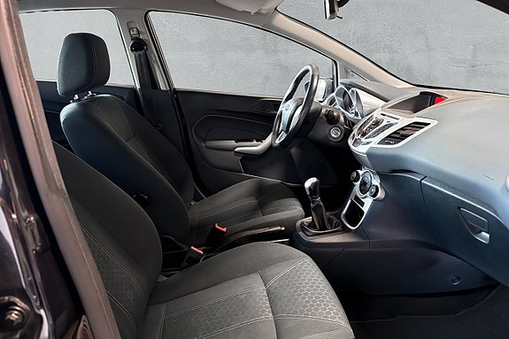 Ford Fiesta 16 of 17