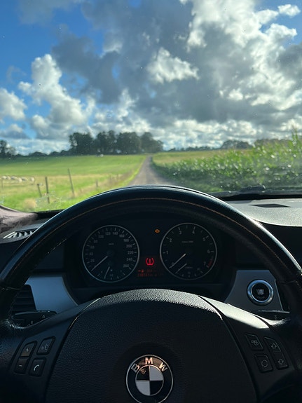 BMW 320i 3 of 3