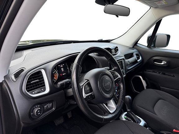 Jeep Renegade 11 of 16