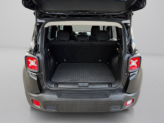 Jeep Renegade 8 of 16