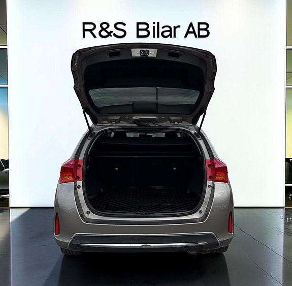 Toyota Auris 7 of 14