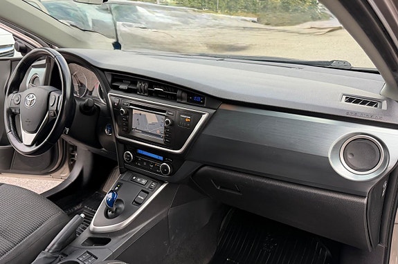 Toyota Auris 12 of 14