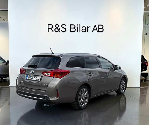 Toyota Auris 8 of 14