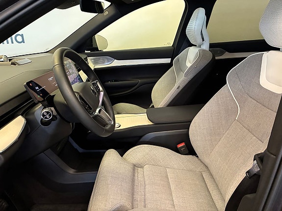 Volvo EX90 15 of 24