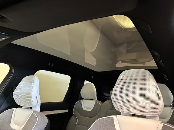 Volvo EX90 17 of 24