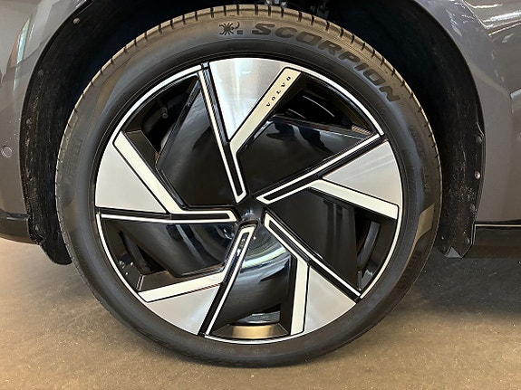 Volvo EX90 5 of 24