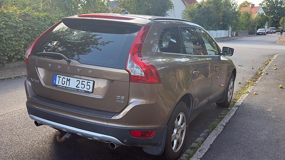 Volvo XC60 2 of 5