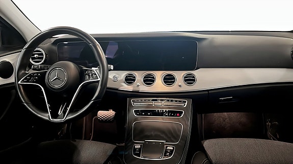 Mercedes-Benz E300 4 of 20