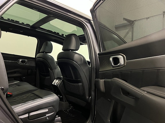 Kia Sorento 11 of 30