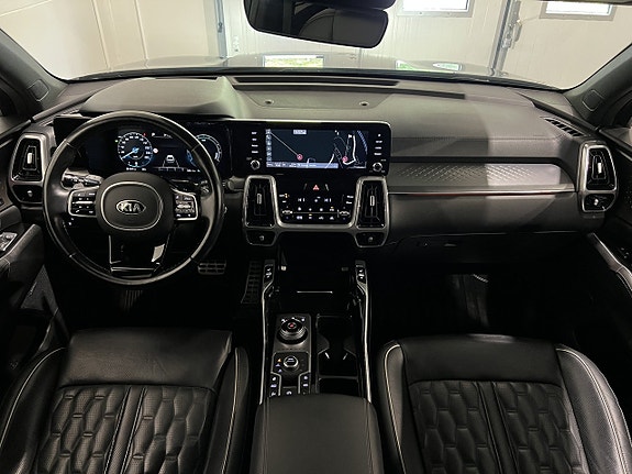 Kia Sorento 18 of 30