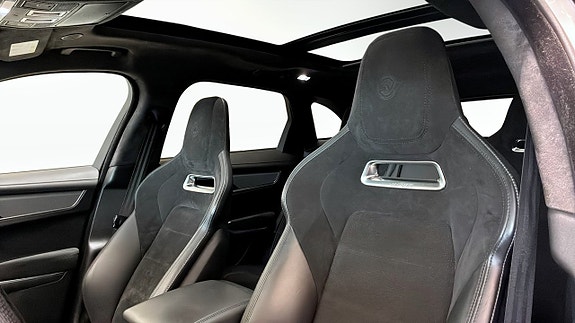 Jaguar F-PACE 13 of 16