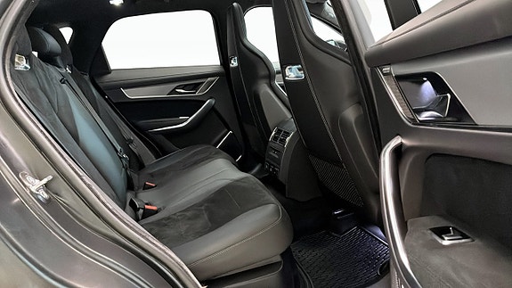Jaguar F-PACE 5 of 16