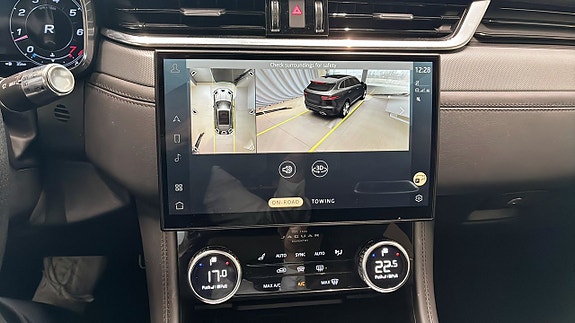 Jaguar F-PACE 11 of 16