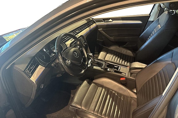 Volkswagen Passat 7 of 19