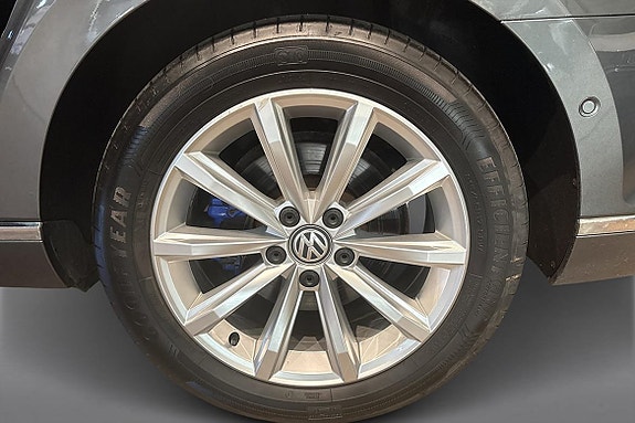 Volkswagen Passat 10 of 19