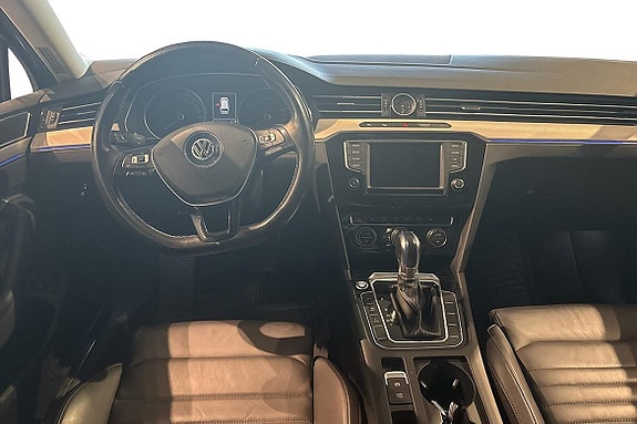 Volkswagen Passat 11 of 19