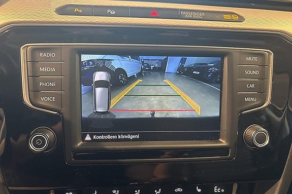 Volkswagen Passat 15 of 19