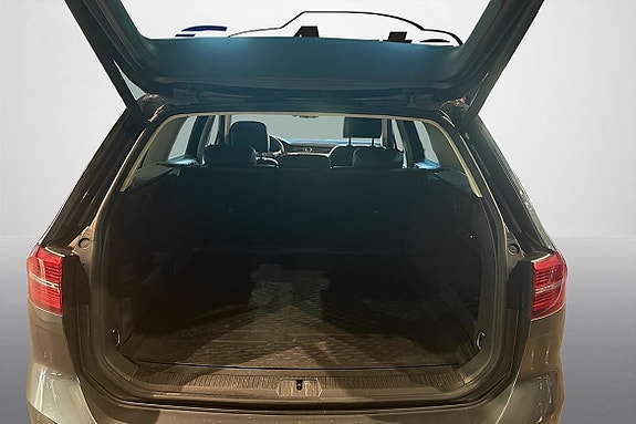 Volkswagen Passat 9 of 19