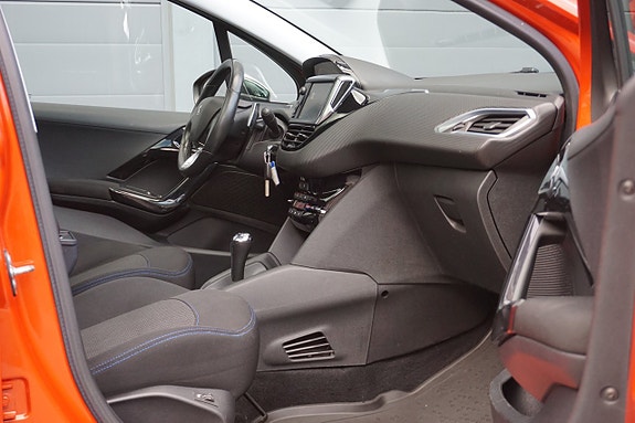Peugeot 208 19 of 30