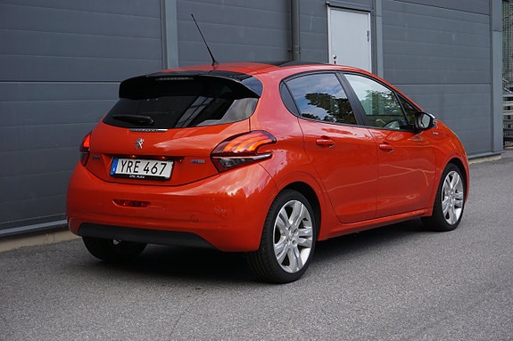 Peugeot 208 7 of 30
