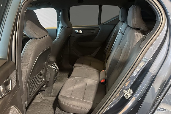 Volvo EX40 8 of 30