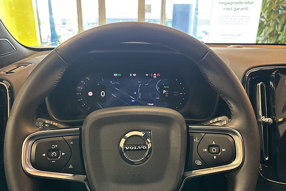 Volvo EX40 18 of 30