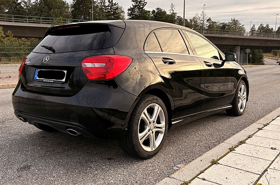 Mercedes-Benz A180 2 of 4