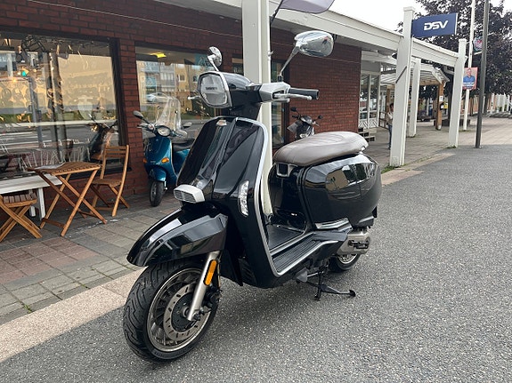 Lambretta V50 Special 3 of 11