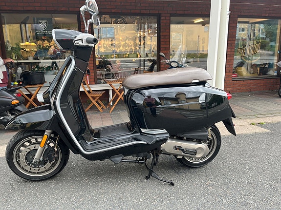 Lambretta V50 Special 4 of 11
