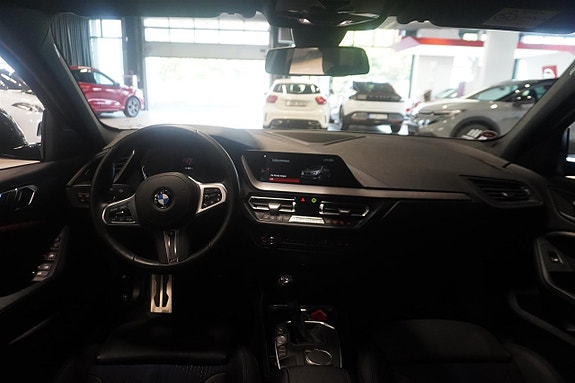 BMW 118i 7 of 16
