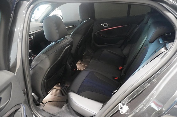 BMW 118i 6 of 16