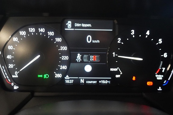 BMW 118i 9 of 16