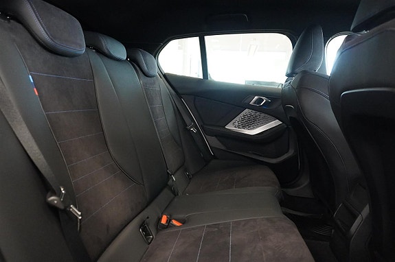 BMW 120 14 of 17