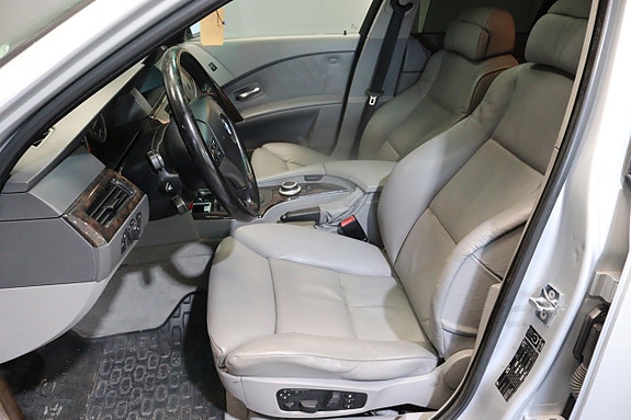 BMW 545i 14 of 24