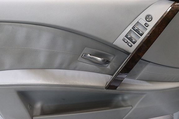 BMW 545i 15 of 24