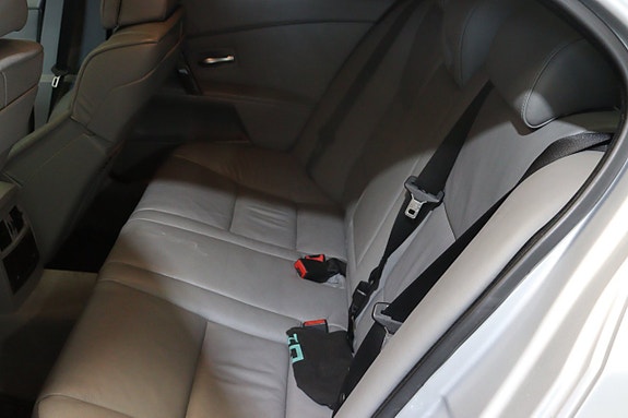BMW 545i 13 of 24
