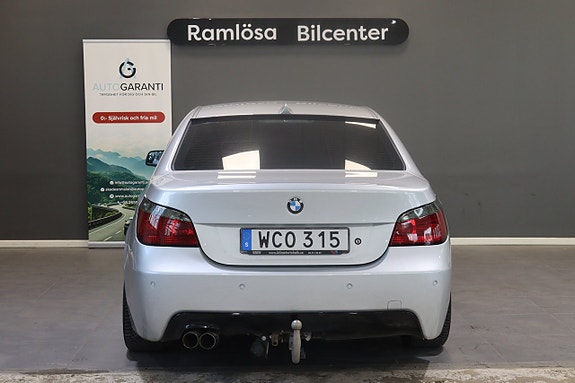 BMW 545i 9 of 24