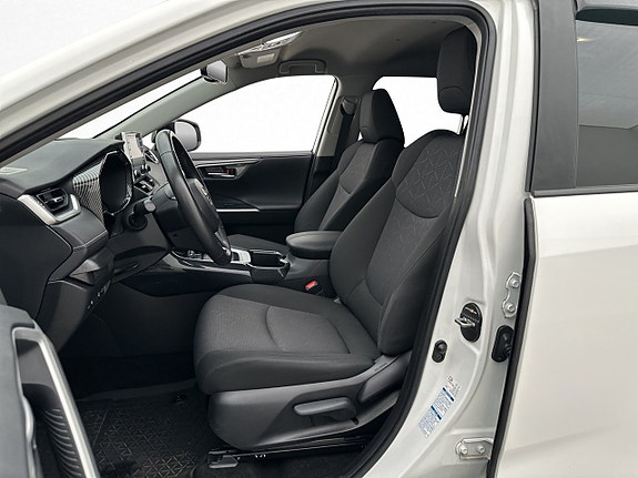 Toyota RAV4 12 of 30