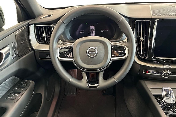 Volvo XC60 11 of 24