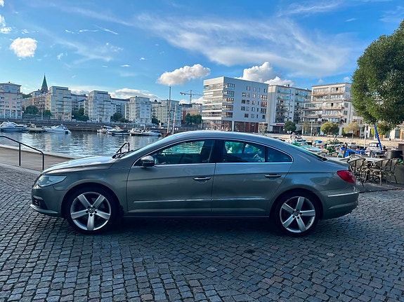 Volkswagen Passat CC 2 of 7