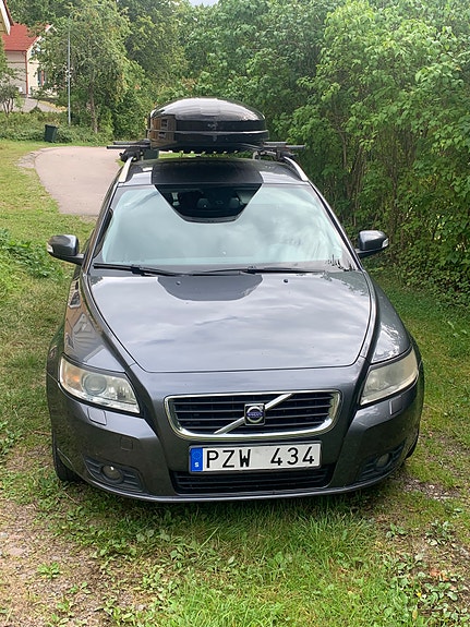 Volvo V50 2 of 12