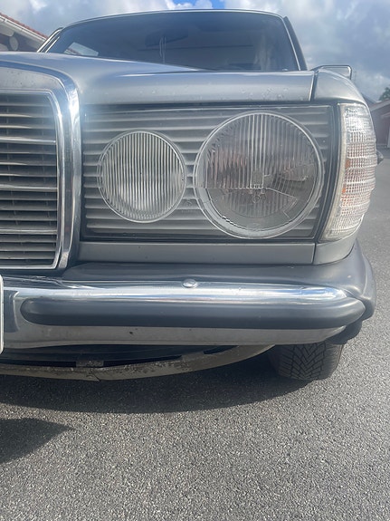 Mercedes-Benz 240 D 5 of 17