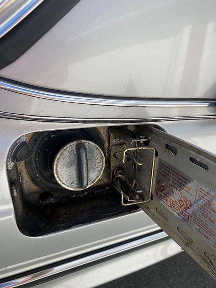 Mercedes-Benz 240 D 7 of 17