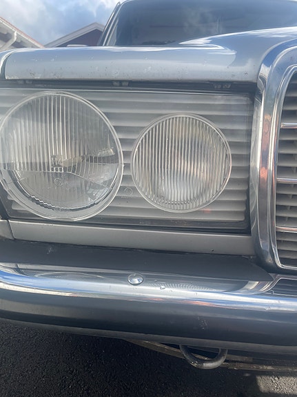Mercedes-Benz 240 D 6 of 17