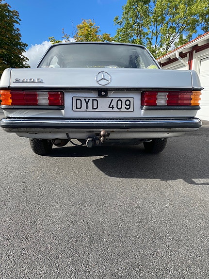 Mercedes-Benz 240 D 4 of 17