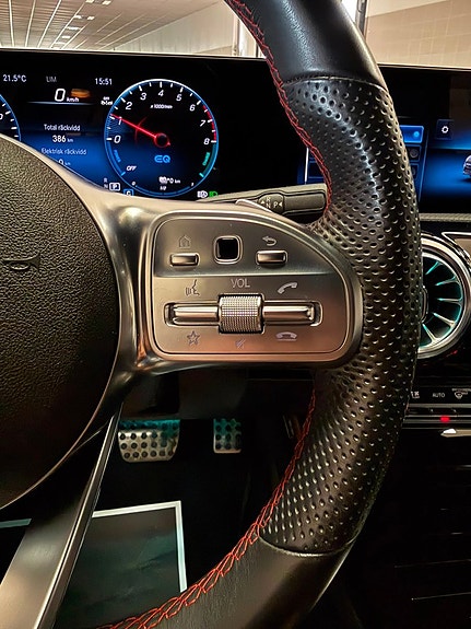 Mercedes-Benz A250 e 20 of 27
