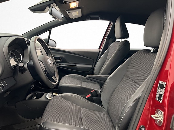 Toyota Yaris 10 of 30
