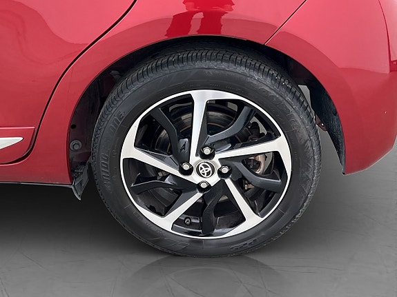Toyota Yaris 27 of 30