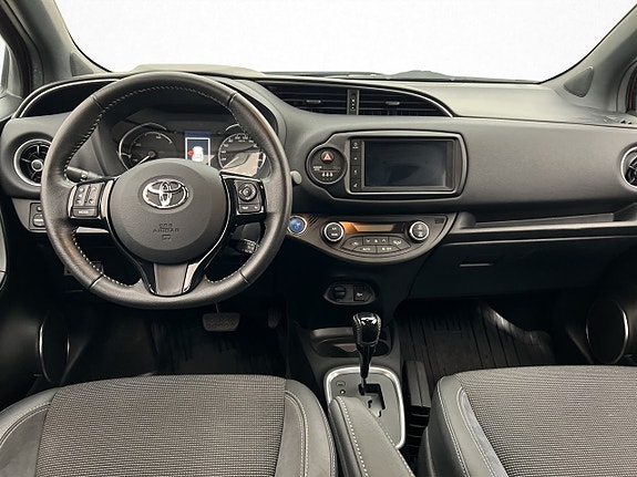 Toyota Yaris 11 of 30