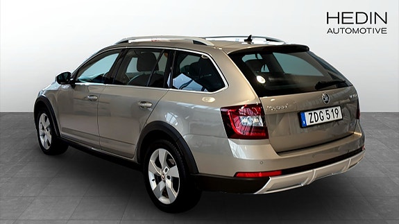 Skoda Octavia 2 of 9